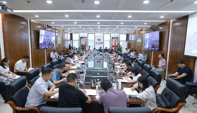 集團(tuán)黨委傳達(dá)學(xué)習(xí)上級精神和有關(guān)通報 研究部署重點(diǎn)工作(圖1)