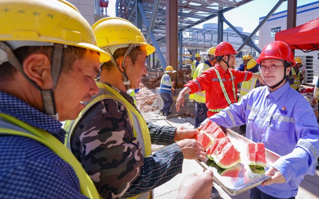 酷暑送清涼，關(guān)懷沁人心！宜化田家河園區(qū)全力保障職工高溫作業(yè)安全