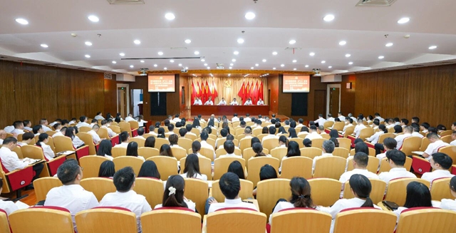 宜化集團召開黨委(擴大)會議暨深入貫徹中央八項規定精神學習教育總結會(圖1) 宜化集團召開黨委(擴大)會議暨深入貫徹中央八項規定精神學習教育總結會(圖1)