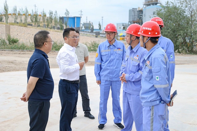 王大真到內蒙古區域分子公司現場辦公(圖1) 王大真到內蒙古區域分子公司現場辦公(圖1)