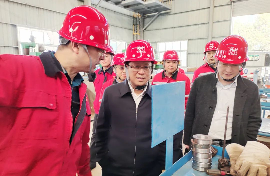 王大真到化機公司現(xiàn)場辦公(圖1) 圖片