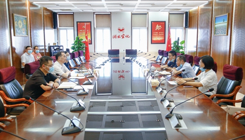 宜昌市總工會黨組書記、常務副主席皮祖武一行到宜化集團調研