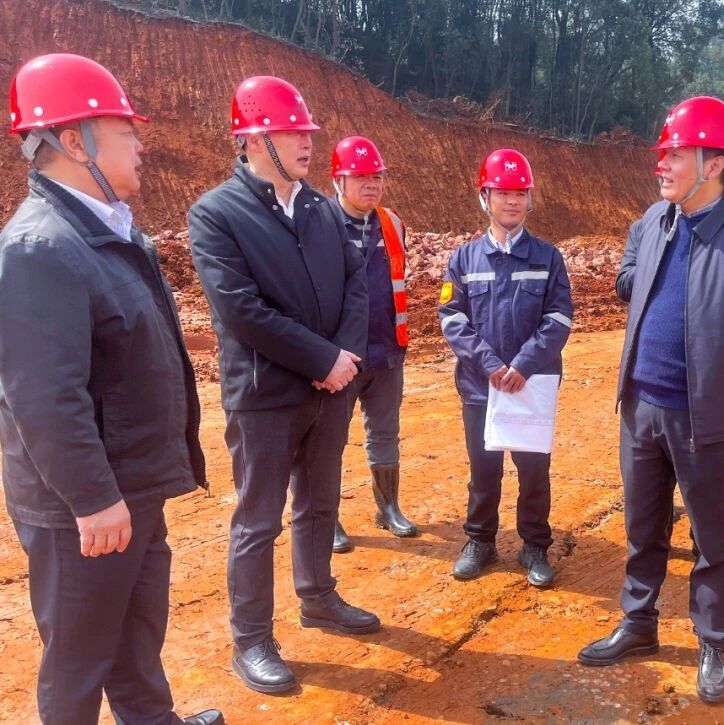 宜昌市國資委黨委書記、主任黃智華一行到楚星公司搬遷升級改造項目現場調研