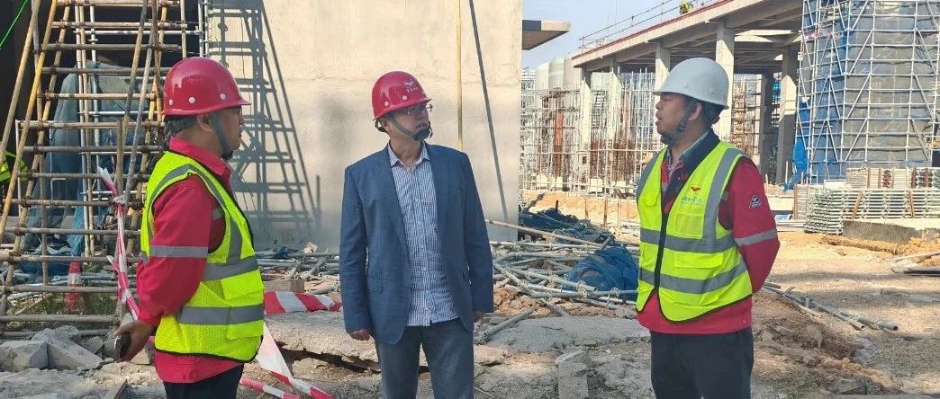 化機(jī)公司黨委書記、董事長、總經(jīng)理?xiàng)钪袧傻巾?xiàng)目現(xiàn)場(chǎng)檢查工作