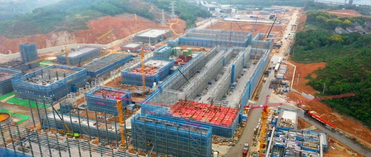 化機(jī)公司黨委書(shū)記、董事長(zhǎng)、總經(jīng)理?xiàng)钪袧傻巾?xiàng)目現(xiàn)場(chǎng)檢查工作